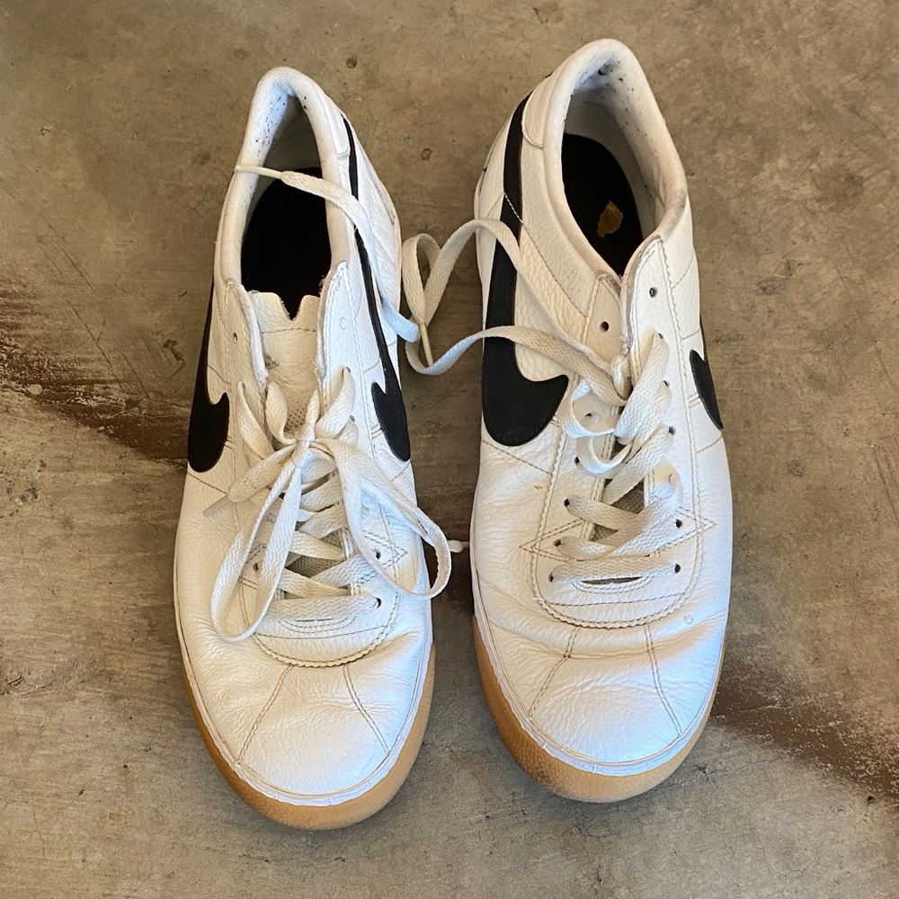 NikeSB Black and White Athletic Shoes